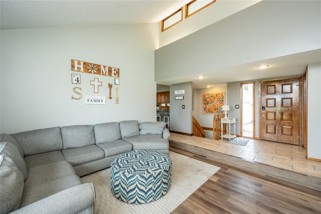 7900 Alpine Drive, Urbandale, IA 50322