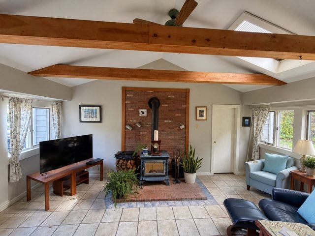18 Primrose Dr, Seekonk, MA 02771