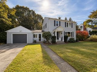 18 Primrose Dr, Seekonk, MA 02771