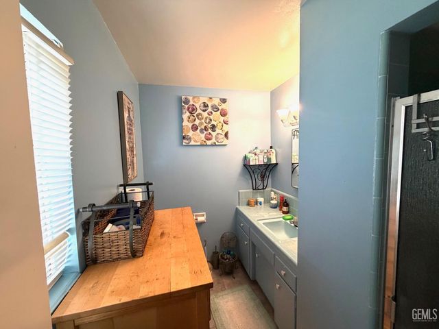 4010 Cork Lane, Bakersfield, CA 93309