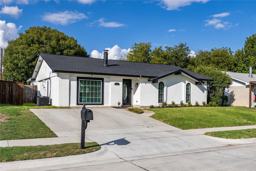 310 Glendale Drive, Grand Prairie, TX 75052 — photo 2