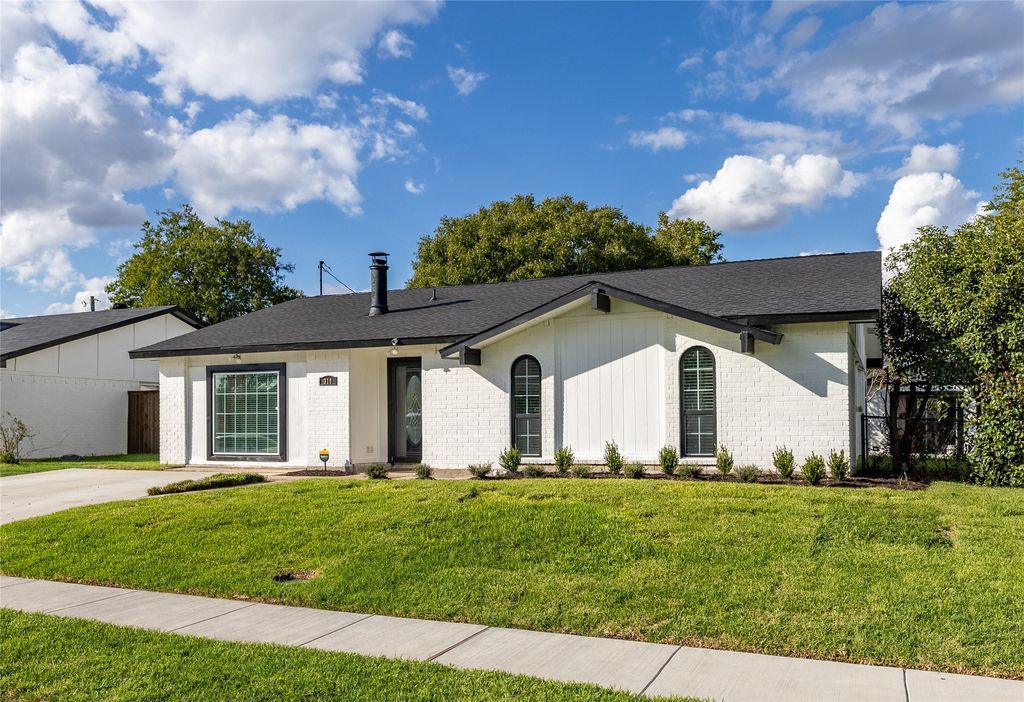 310 Glendale Drive, Grand Prairie, TX 75052 — photo 3