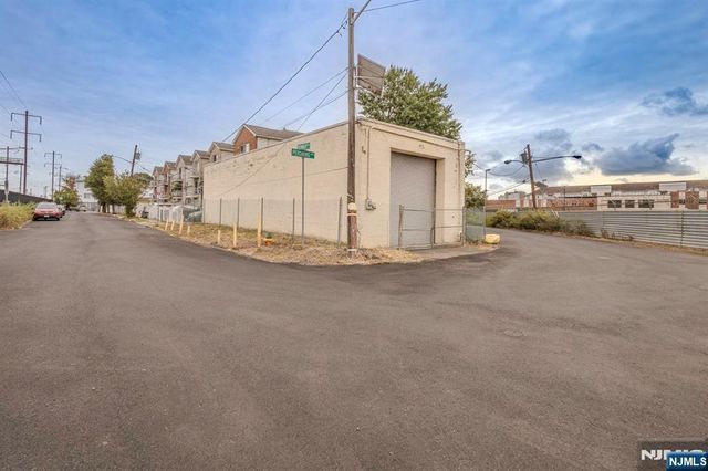 2 Pennsy Place, Newark, NJ 07114
