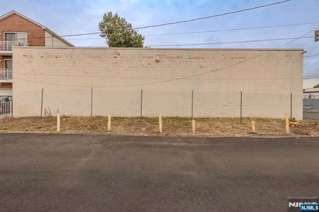2 Pennsy Place, Newark, NJ 07114