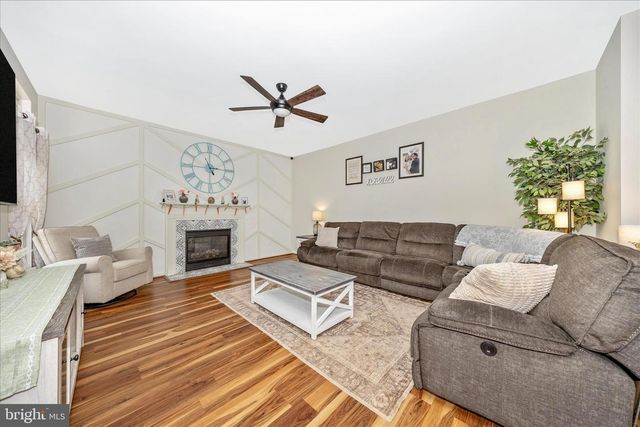 2033 BURNSIDE DR, Frederick, MD 21702