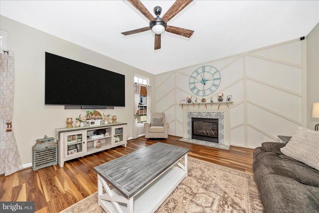 2033 BURNSIDE DR, Frederick, MD 21702