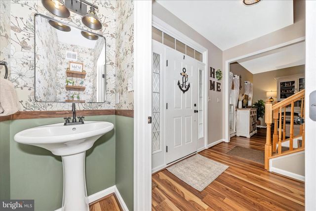 2033 BURNSIDE DR, Frederick, MD 21702