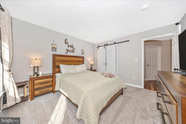 2033 BURNSIDE DR, Frederick, MD 21702