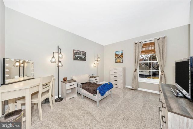 2033 BURNSIDE DR, Frederick, MD 21702