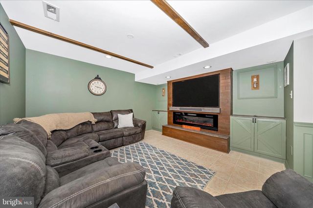 2033 BURNSIDE DR, Frederick, MD 21702