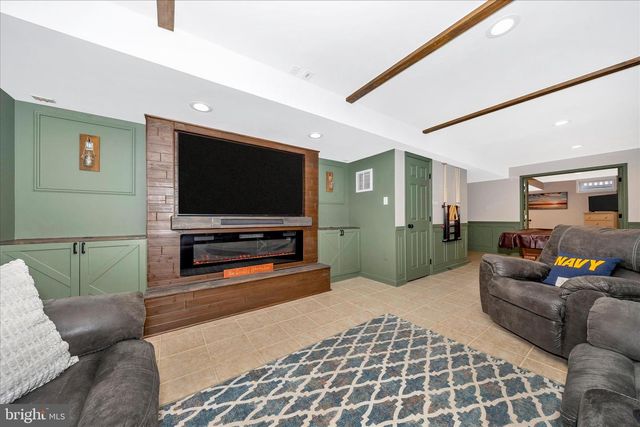 2033 BURNSIDE DR, Frederick, MD 21702