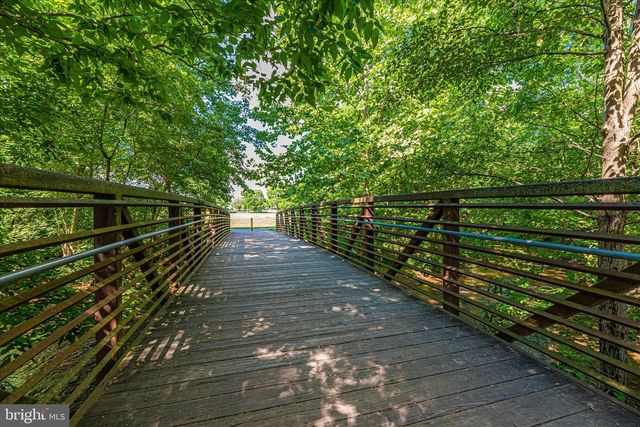 2033 BURNSIDE DR, Frederick, MD 21702