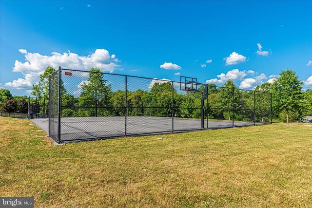 2033 BURNSIDE DR, Frederick, MD 21702