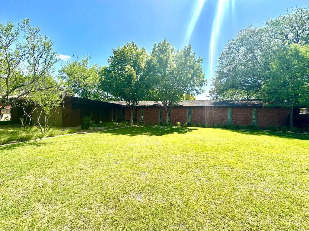 1408 Borger, Plainview, TX 79072