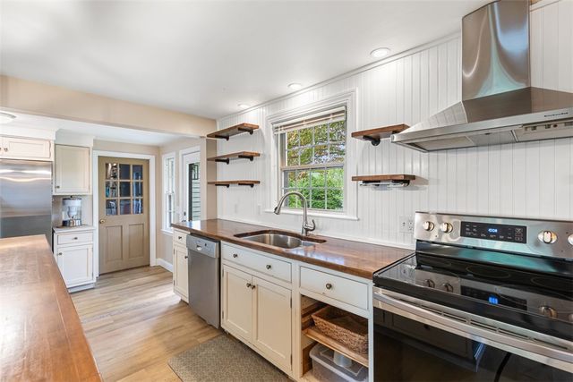 26 Canario Drive, Warren, RI 02885