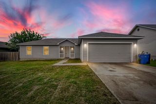 805 Debra DR, Taylor, TX 76574