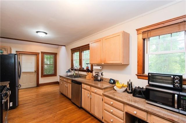 556 East Main Road, Middletown, RI 02842