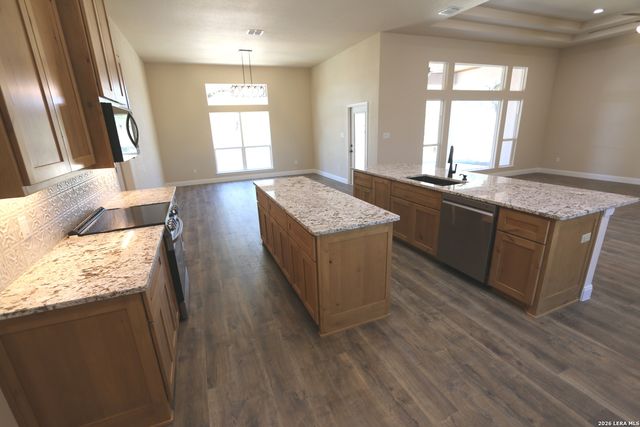 193 Oak Fields Dr, Floresville, TX 78114