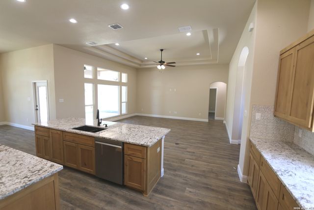 193 Oak Fields Dr, Floresville, TX 78114