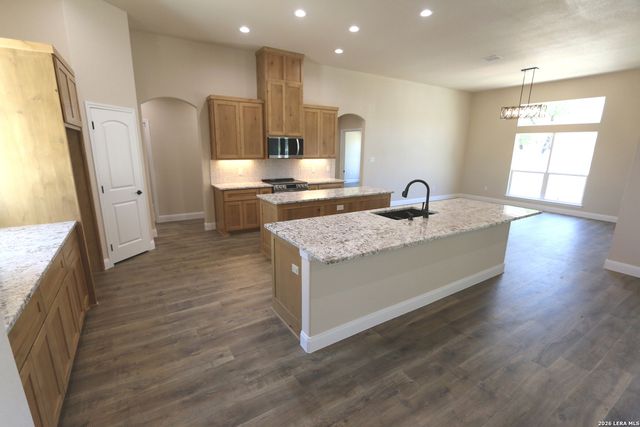 193 Oak Fields Dr, Floresville, TX 78114