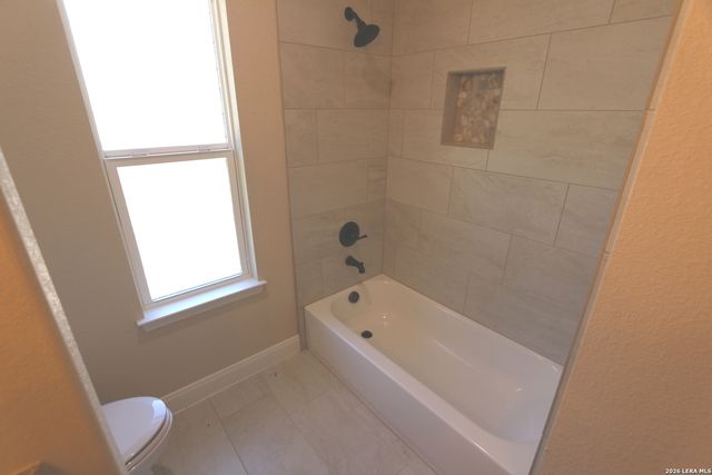 193 Oak Fields Dr, Floresville, TX 78114