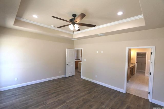 193 Oak Fields Dr, Floresville, TX 78114