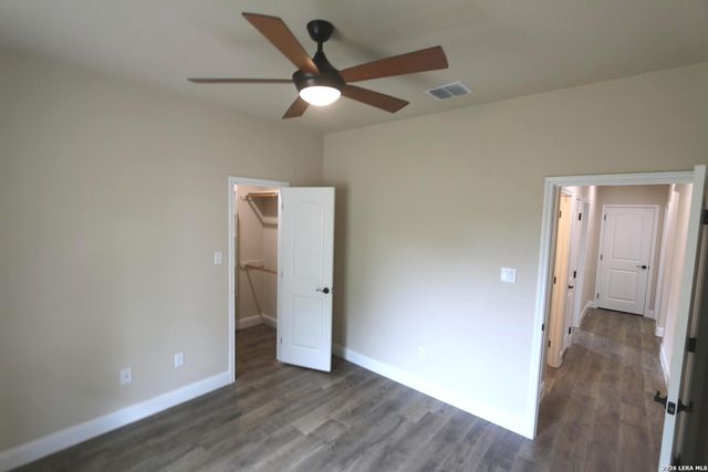 193 Oak Fields Dr, Floresville, TX 78114