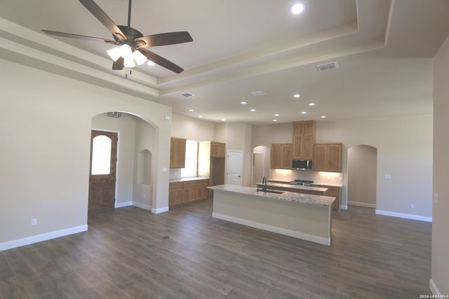 193 Oak Fields Dr, Floresville, TX 78114