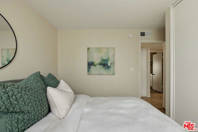 5100 Riverton Avenue 9, North Hollywood (los Angeles), CA 91601