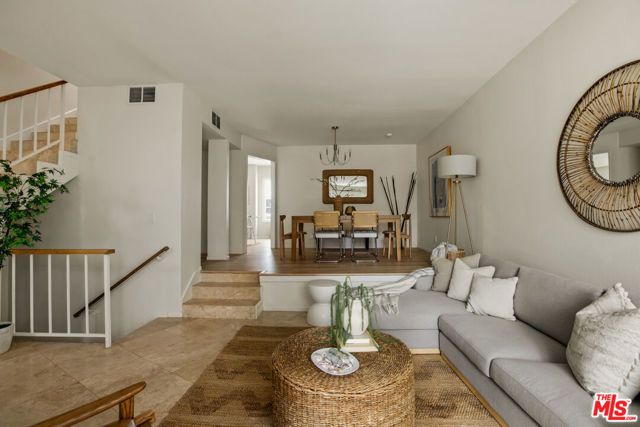 5100 Riverton Avenue 9, North Hollywood (los Angeles), CA 91601