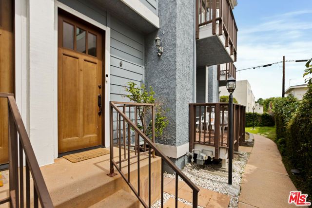 5100 Riverton Avenue 9, North Hollywood (los Angeles), CA 91601