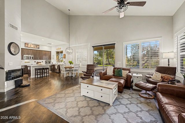 682 E CAPRICORN Way, Chandler, AZ 85249