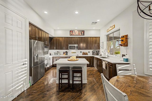 682 E CAPRICORN Way, Chandler, AZ 85249