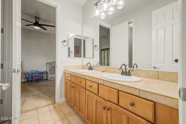 682 E CAPRICORN Way, Chandler, AZ 85249