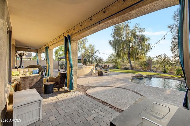 682 E CAPRICORN Way, Chandler, AZ 85249