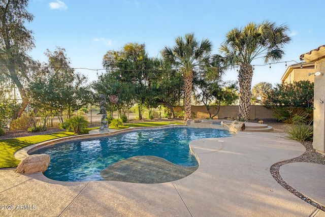 682 E CAPRICORN Way, Chandler, AZ 85249