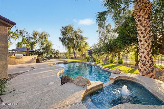 682 E CAPRICORN Way, Chandler, AZ 85249
