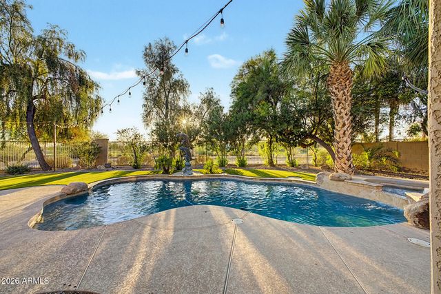 682 E CAPRICORN Way, Chandler, AZ 85249