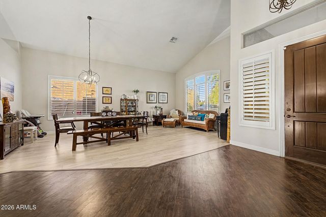 682 E CAPRICORN Way, Chandler, AZ 85249