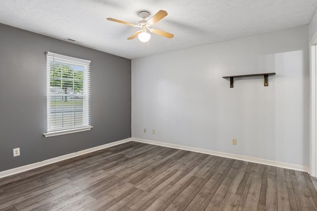 332 Kelsey Ct, La Vergne, TN 37086