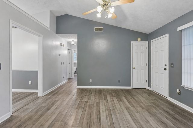 332 Kelsey Ct, La Vergne, TN 37086
