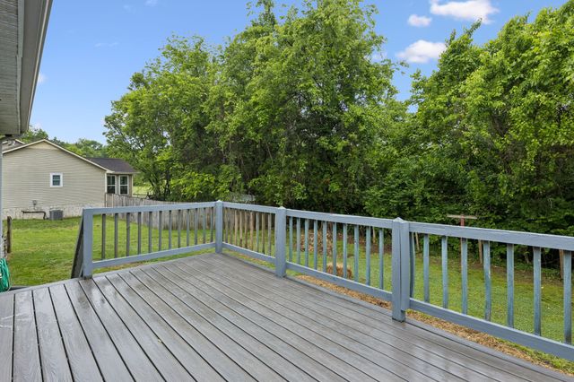 332 Kelsey Ct, La Vergne, TN 37086