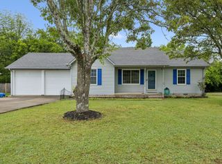 332 Kelsey Ct, La Vergne, TN 37086