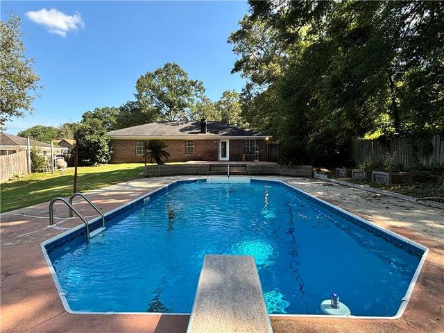7860 Country Drive, Mobile, AL 36619