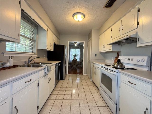 7860 Country Drive, Mobile, AL 36619