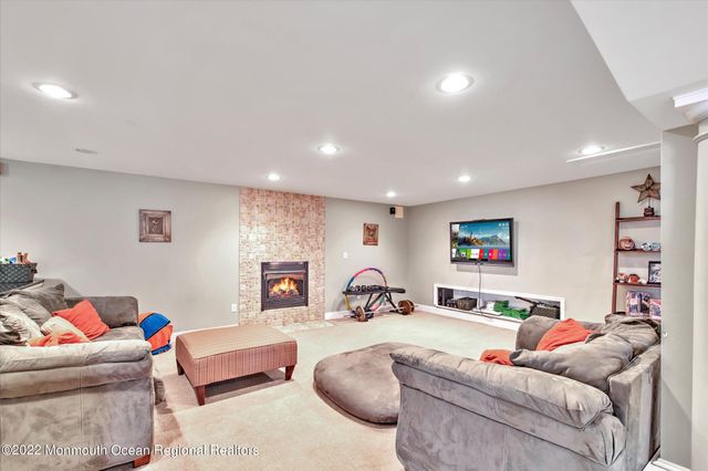 11 Elkridge Way, Manalapan, NJ 07726