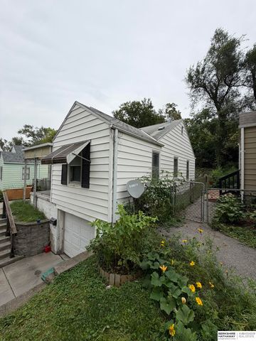 6913 N 33rd Street, Omaha, NE 68112