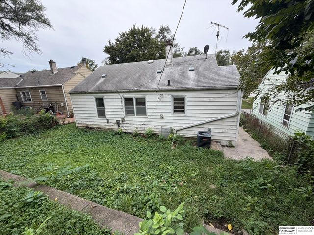 6913 N 33rd Street, Omaha, NE 68112