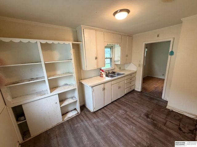6913 N 33rd Street, Omaha, NE 68112