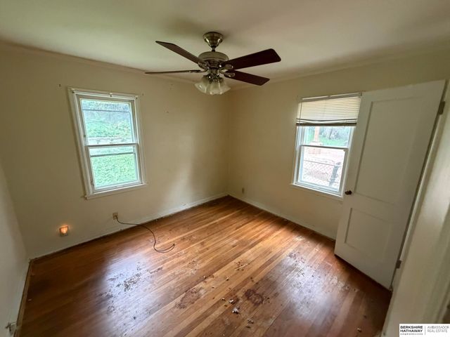 6913 N 33rd Street, Omaha, NE 68112